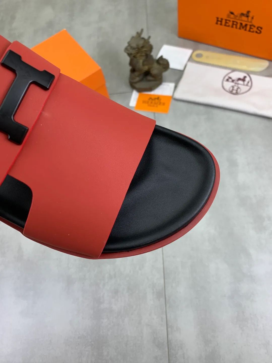 Men's shoes 💰P440 New [HERMES] high-end quality new Hermès slippers, made of imported silk calfskin, wear-resistant and non-slip rubber outsole. Fashionable and elegant code number: 39-44 (38 45 46 customized)